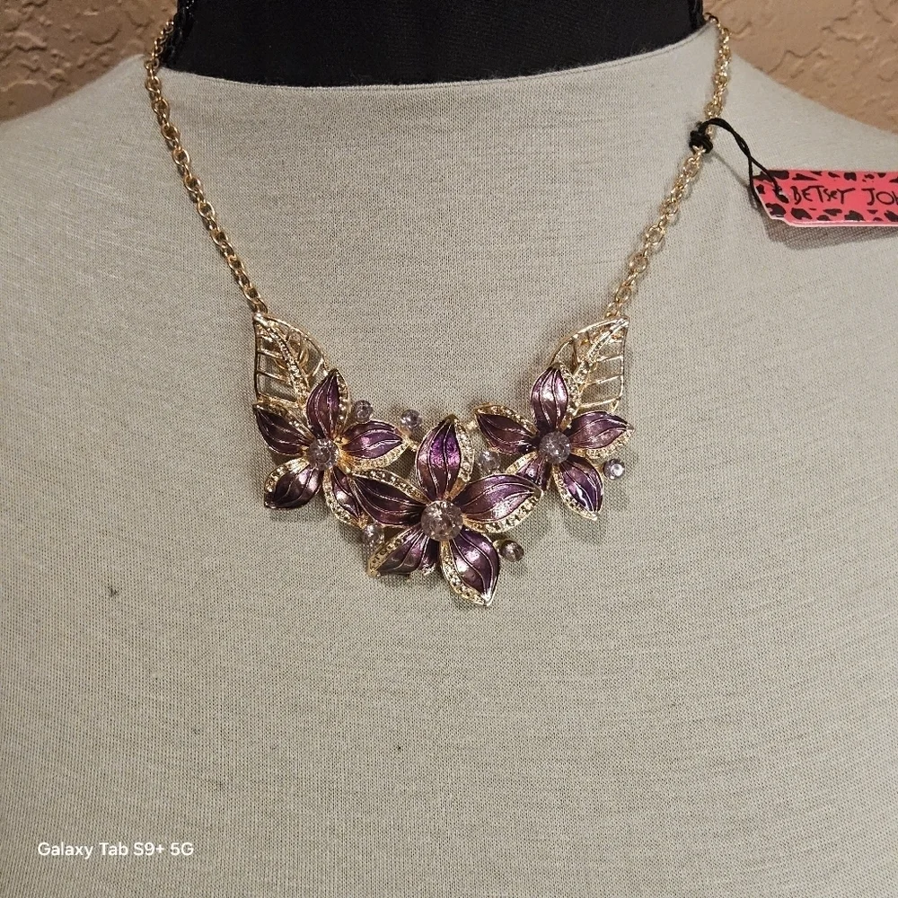 PURPLE FLORAL STATEMENT NECKLACE